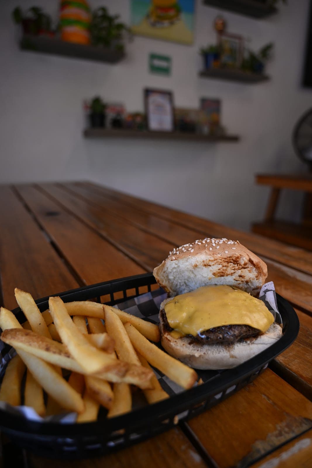 La Lil' Jimmy, nuestra hamburguesa más chica, con papas